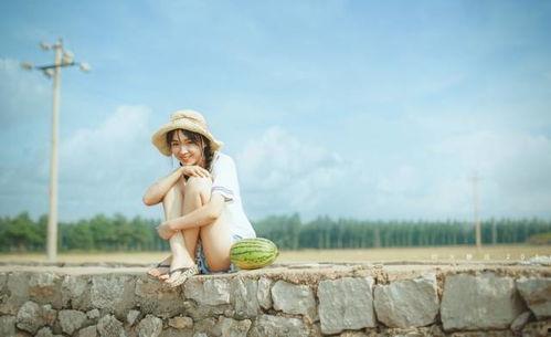 吃瓜背影照片,一张背影照片引发的思考